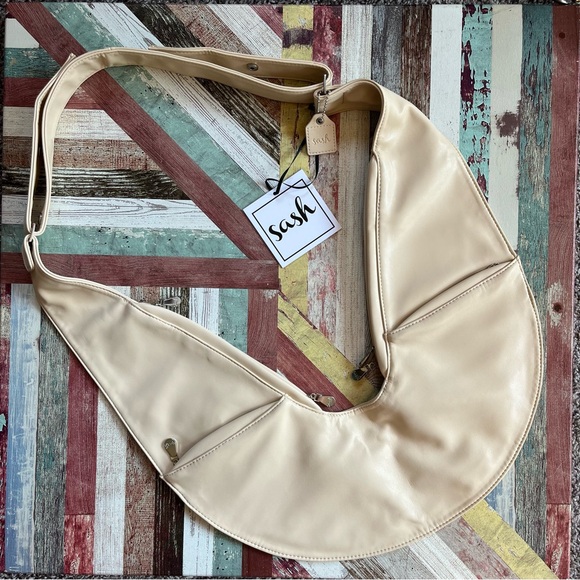 The Sash Bag Cream Crossbody NWT Multi-Pockets Zip Pockets CC Slots Adjustable - Picture 1 of 8